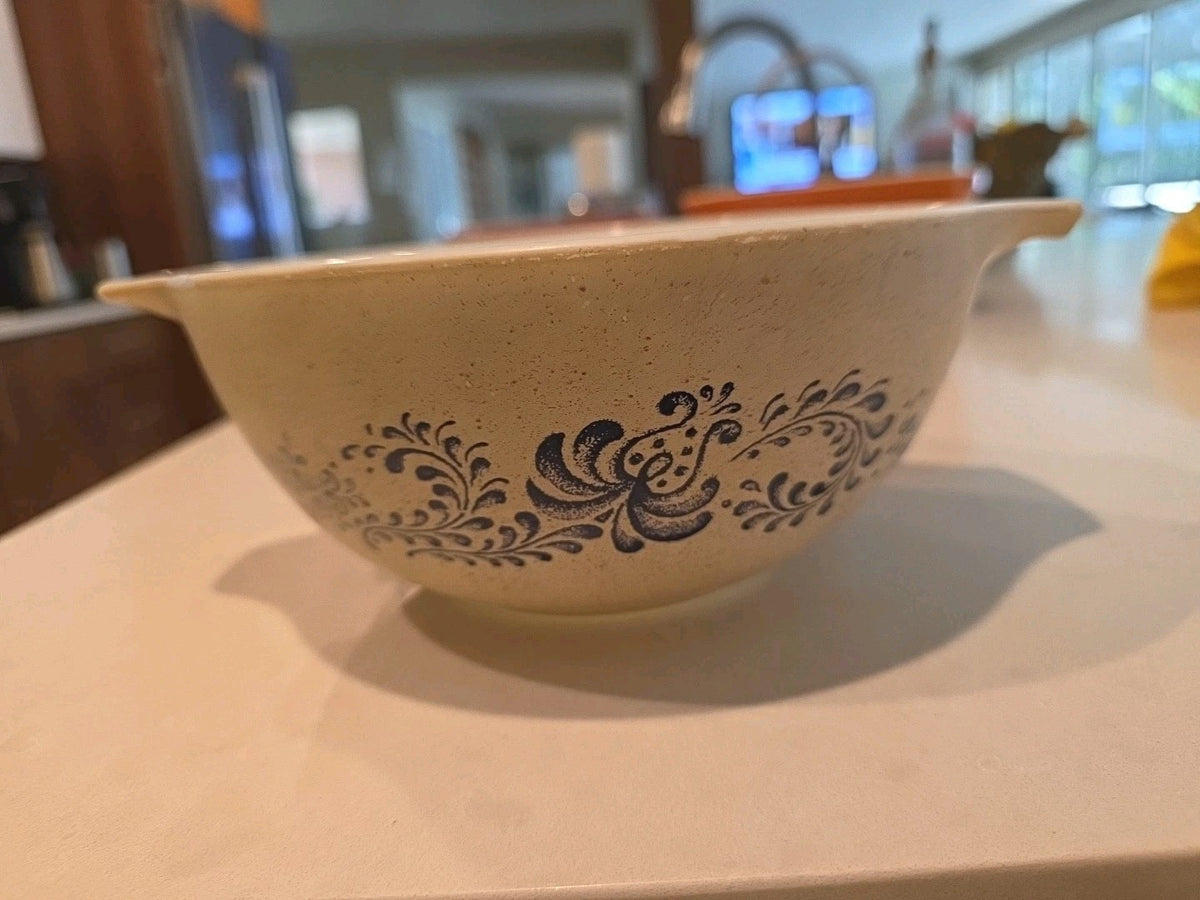 Vintage Pyrex Homestead Cinderella Mixing Bowl  442 Tan & Blue