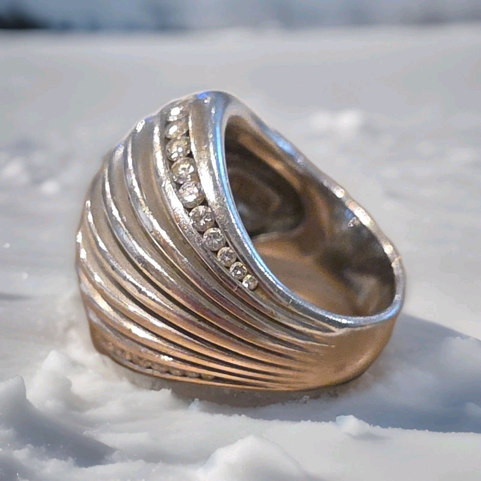 18k White Gold Sculpted Dome Ribbed Ring With Graduating Diamonds