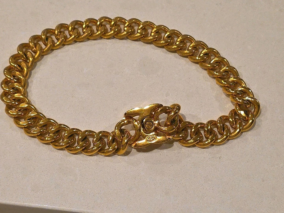 CHANEL 95A Iconic Gold Plated Logo CC Turnlock Thick Curb Chain Choker