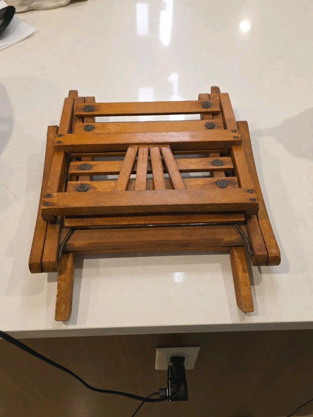 VINTAGE SLOTTED WOODEN CHILD Or DOLL FOLDING CHAIR  22”Tx13”W
