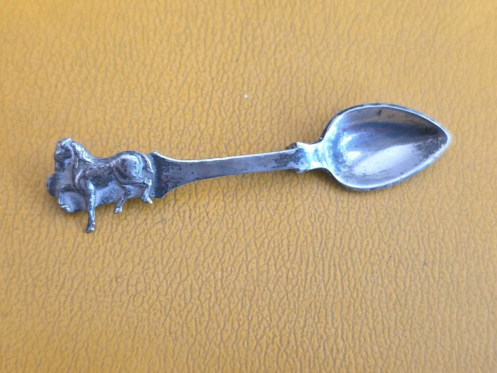 VTG STERLING SPOON AND JOCKEY RIDING HORSE BROOCH.