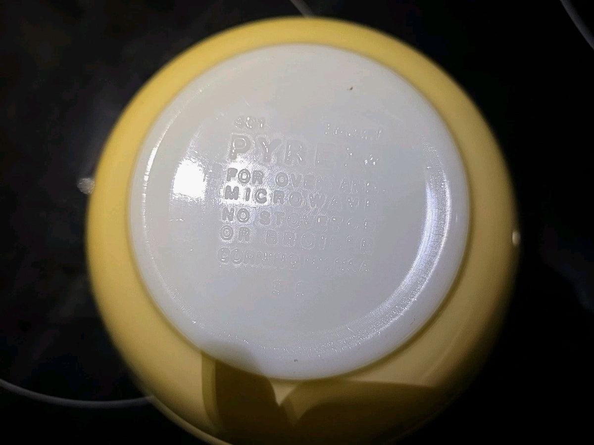 Vintage Pyrex Shenandoah Yellow Green Daisy Flowers #401 Mixing Bowl