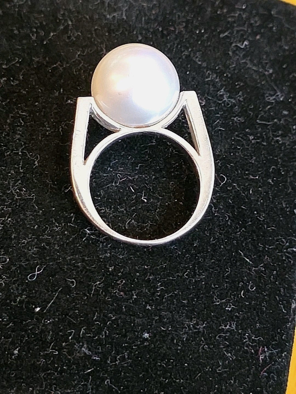 750 White 18k Gold Huge South Sea Pearl With Diamonds