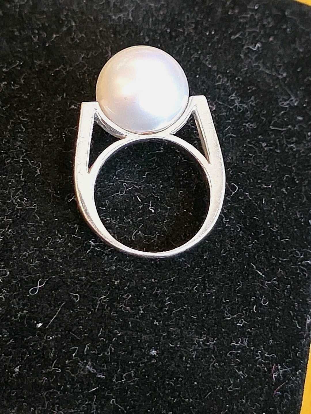 750 White 18k Gold Huge South Sea Pearl With Diamonds
