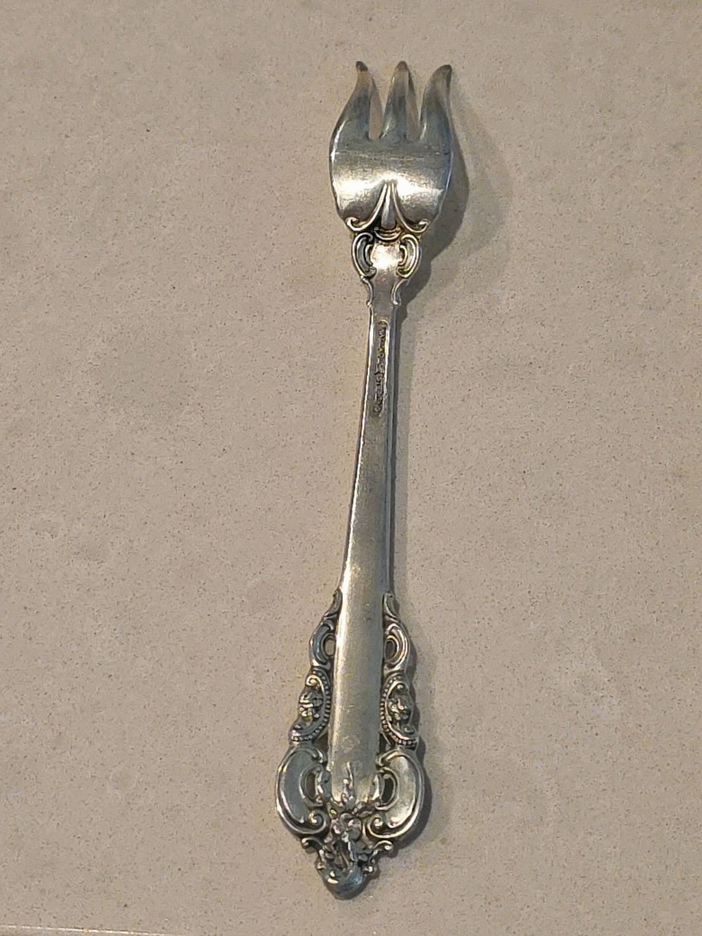 WALLACE GRAND BAROQUE STERLING SILVER COCKTAIL SEAFOOD FORK 5 1/2'' NO MONOGRAM