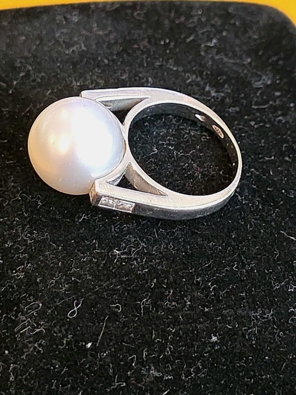 750 White 18k Gold Huge South Sea Pearl With Diamonds