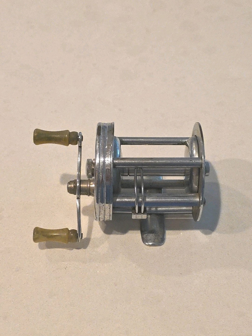 F13- Vintage SHAKESPEARE True Blue 1956 Model FE Bait Cast Reel, USA, Works, VG+