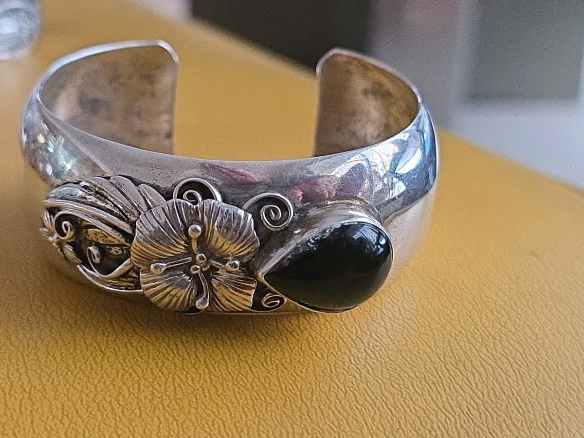 Southwest Native American BLACK ONYX STERLING SILVER CUFF BRACELET