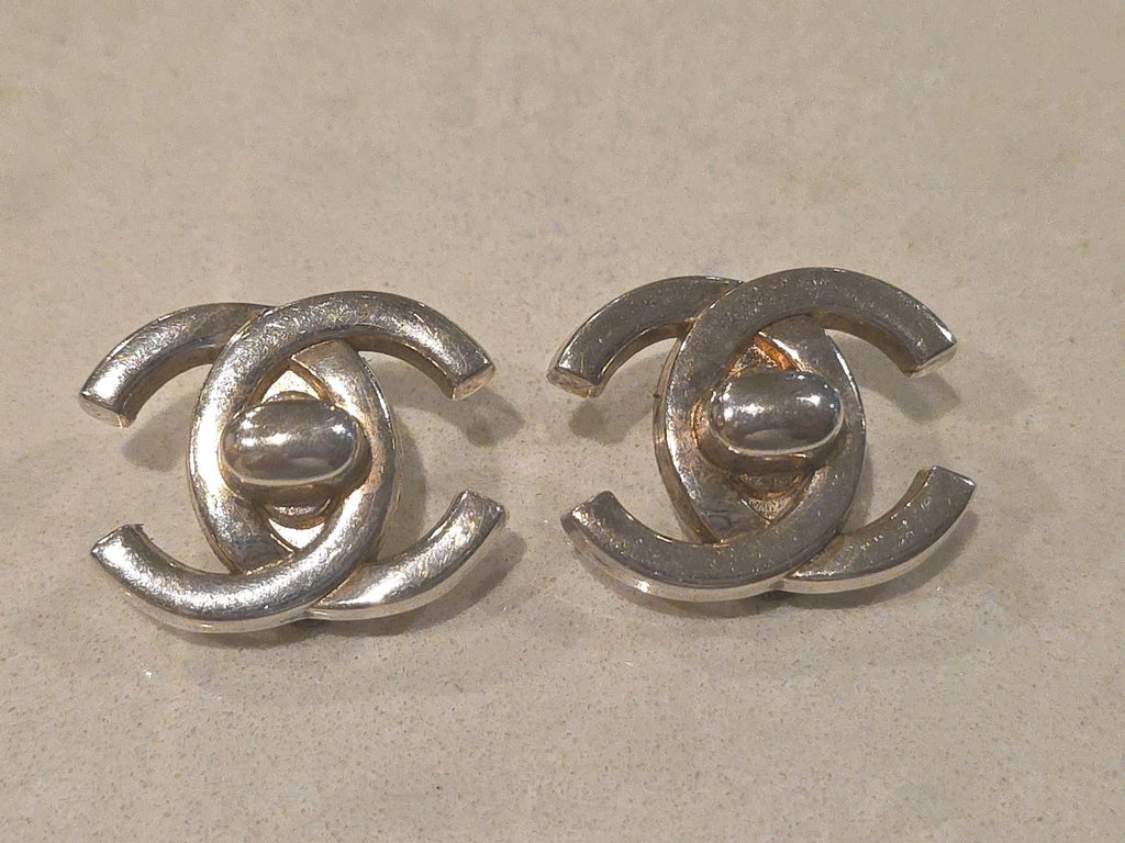 CHANEL Used CC Logos Turn Lock Earrings Silver Clip-On 96P  Vintage