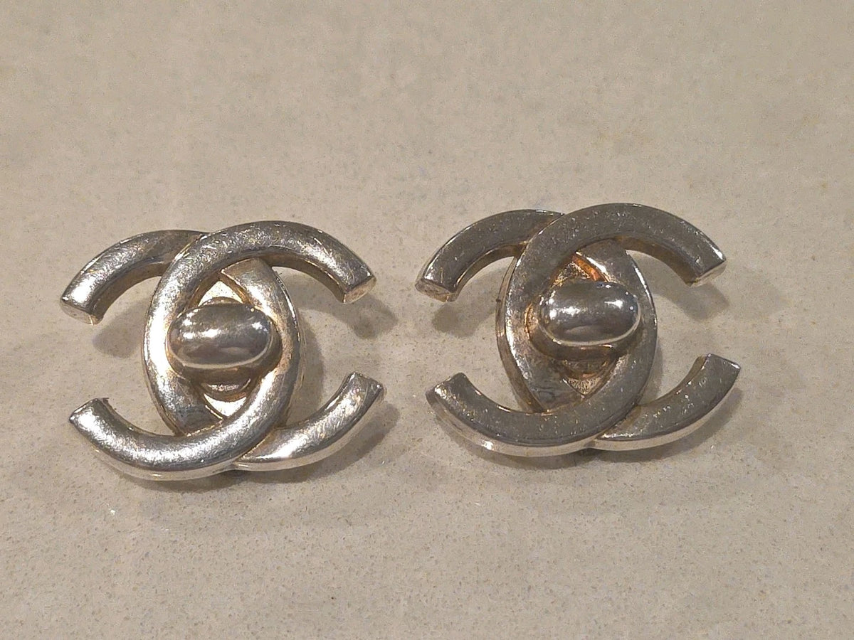 CHANEL Used CC Logos Turn Lock Earrings Silver Clip-On 96P  Vintage