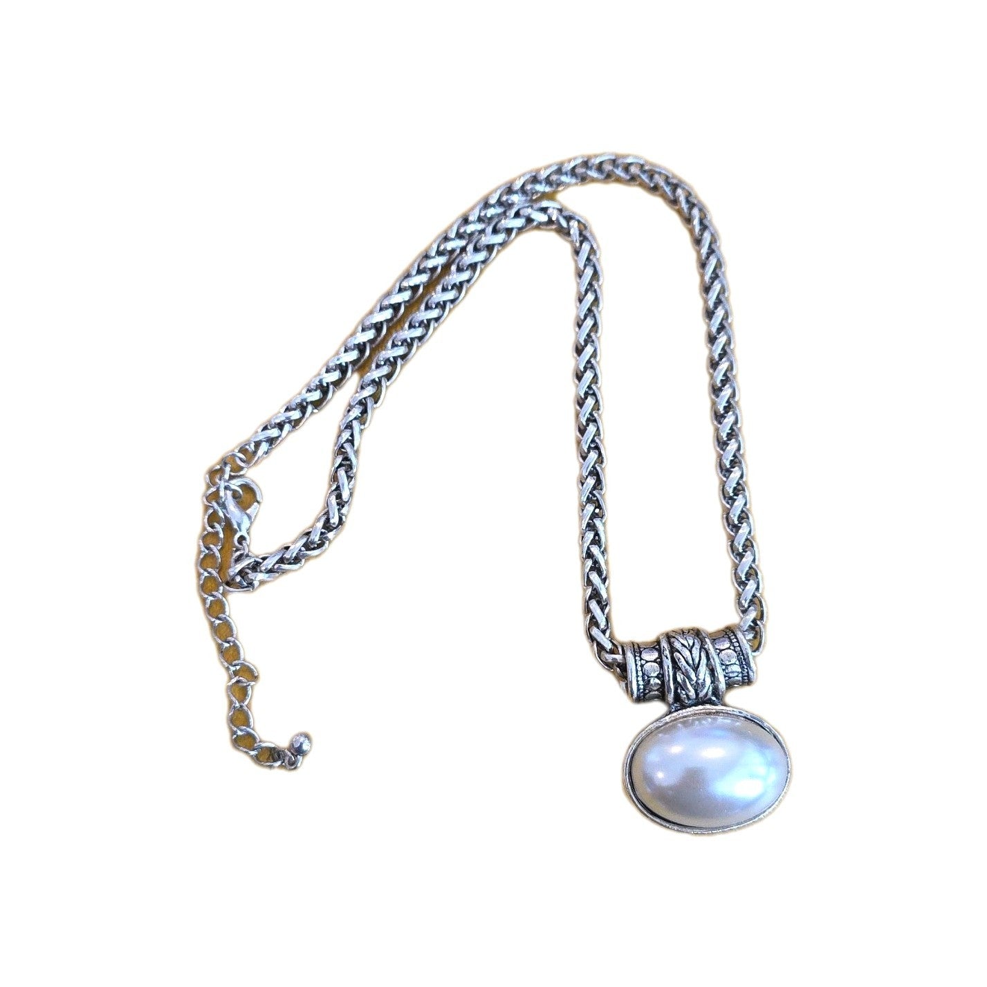 Lovely Silver Tone Faux Pearl Necklace. Measures 16"