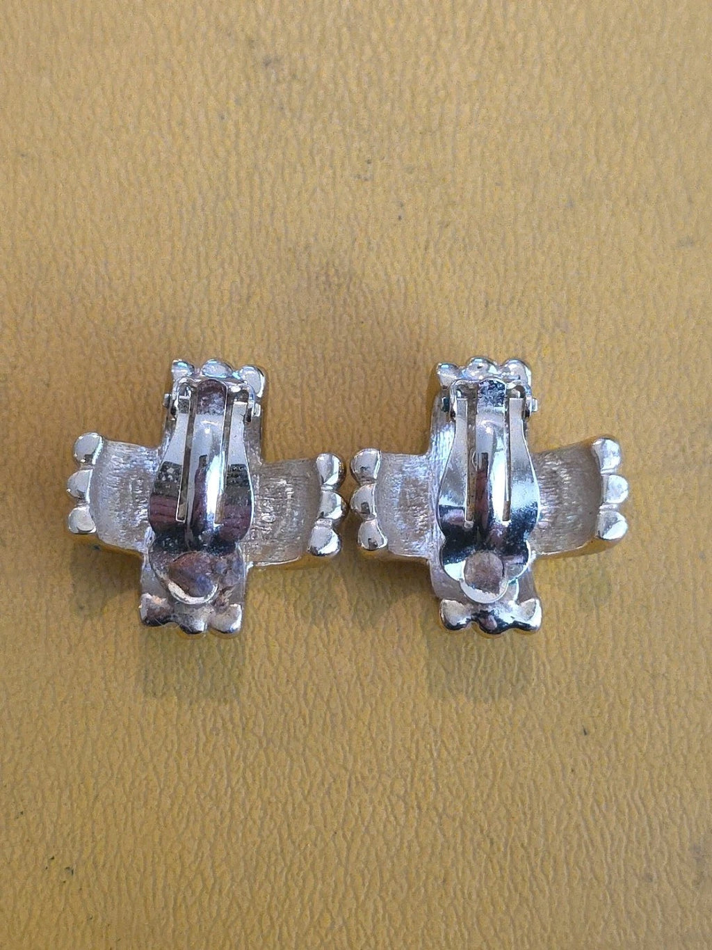 Vintage Ciner Clip On Ribbed Cross Over Silvertone Earrings Signed Heavy WoW