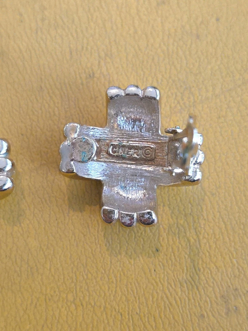 Vintage Ciner Clip On Ribbed Cross Over Silvertone Earrings Signed Heavy WoW