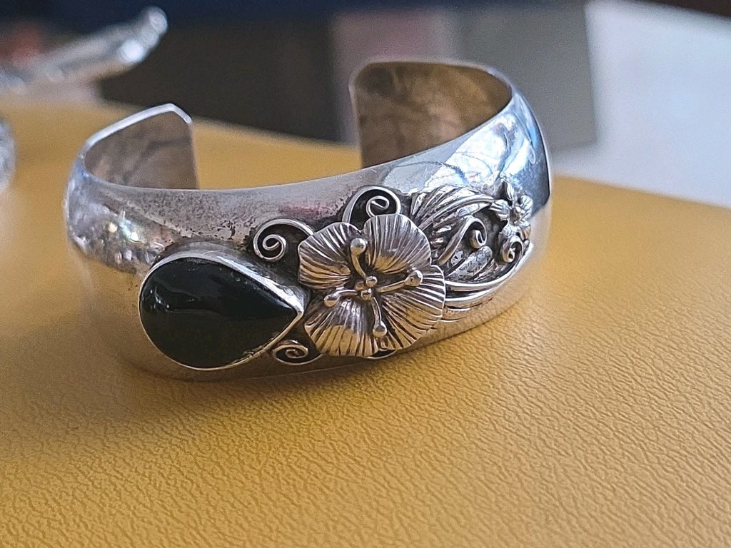 Southwest Native American BLACK ONYX STERLING SILVER CUFF BRACELET