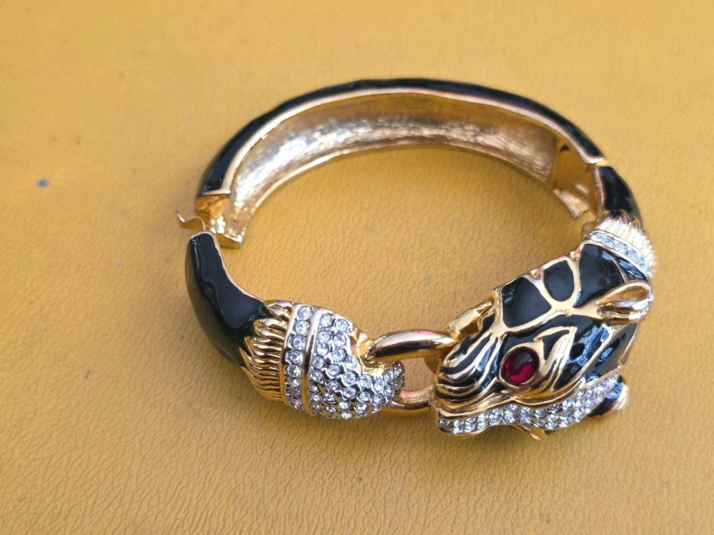 CINER STYLE BLACK ENAMEL CRYSTAL  RHINESTONE PANTHER DOOR KNOCKER CUFF BRACELET