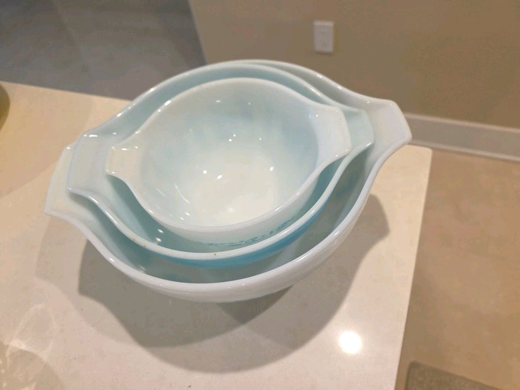 Pyrex Amish Butterprint Blue & White Cinderella Nesting Mixing Bowls Set Of 3