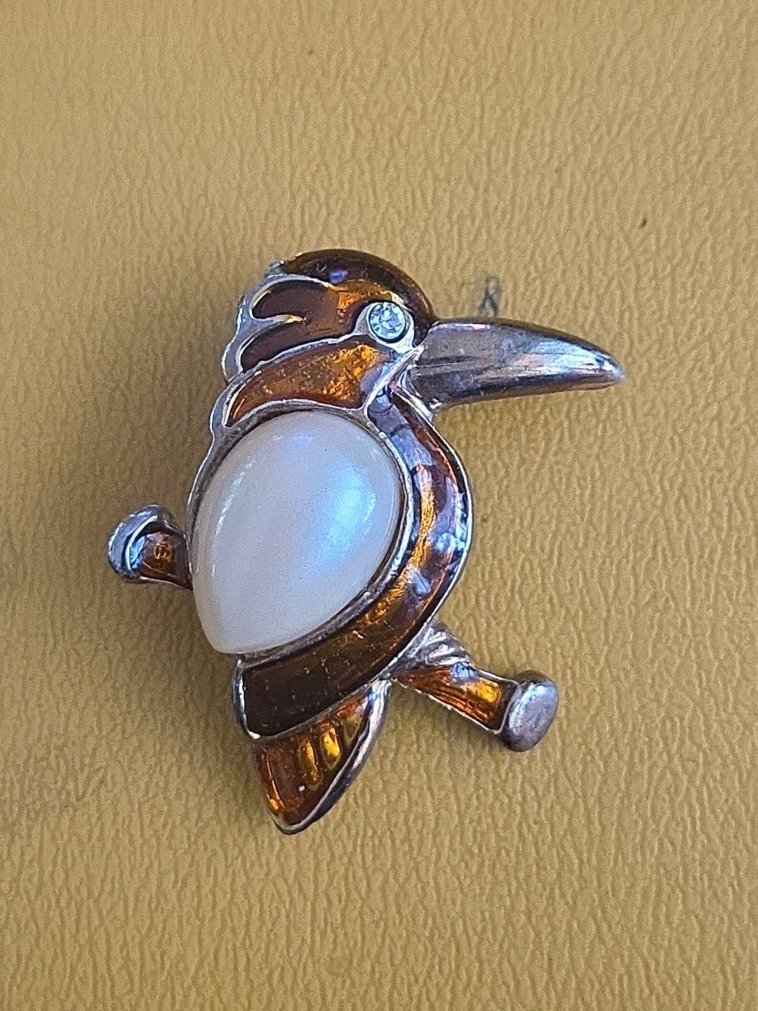 VINTAGE MULTI COLOR ENAMEL FAUX PEARL JELLY BELLY BIRD PIN BROOCH ESTATE