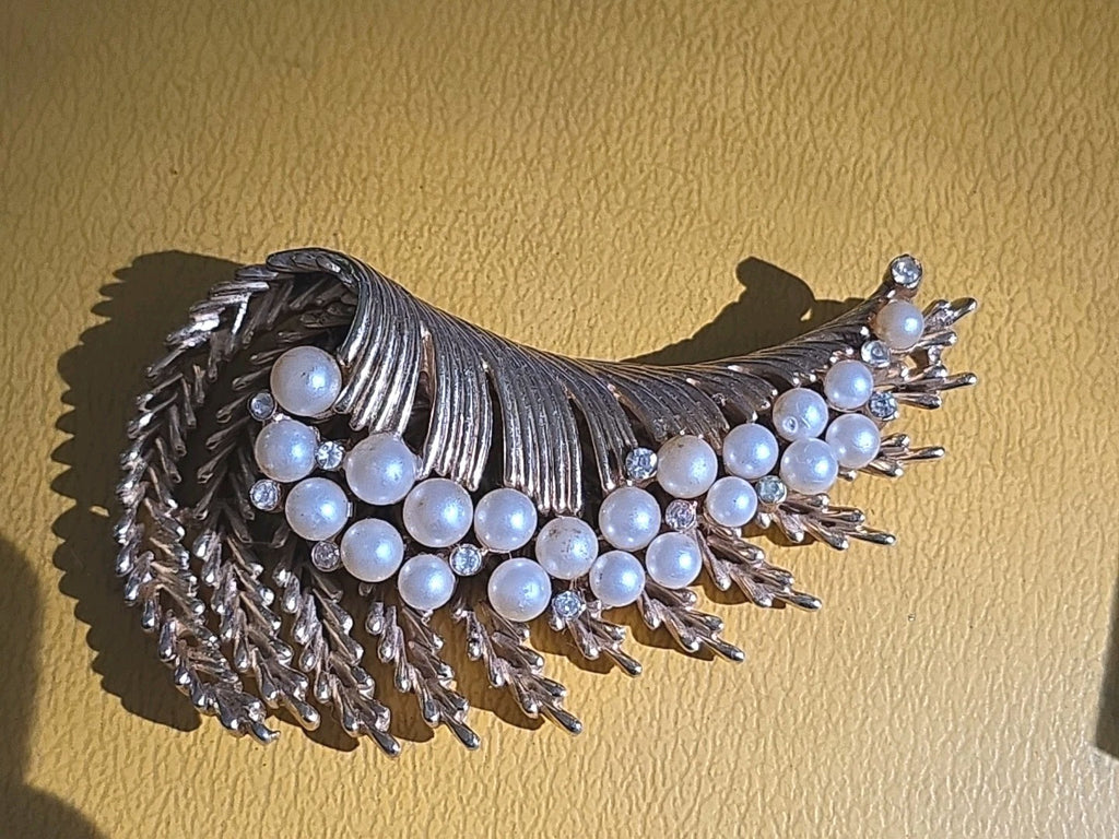 Vintage CROWN TRIFARI Flower Brooch Brushed Gold Tone Pearl & Clear Rhinestone