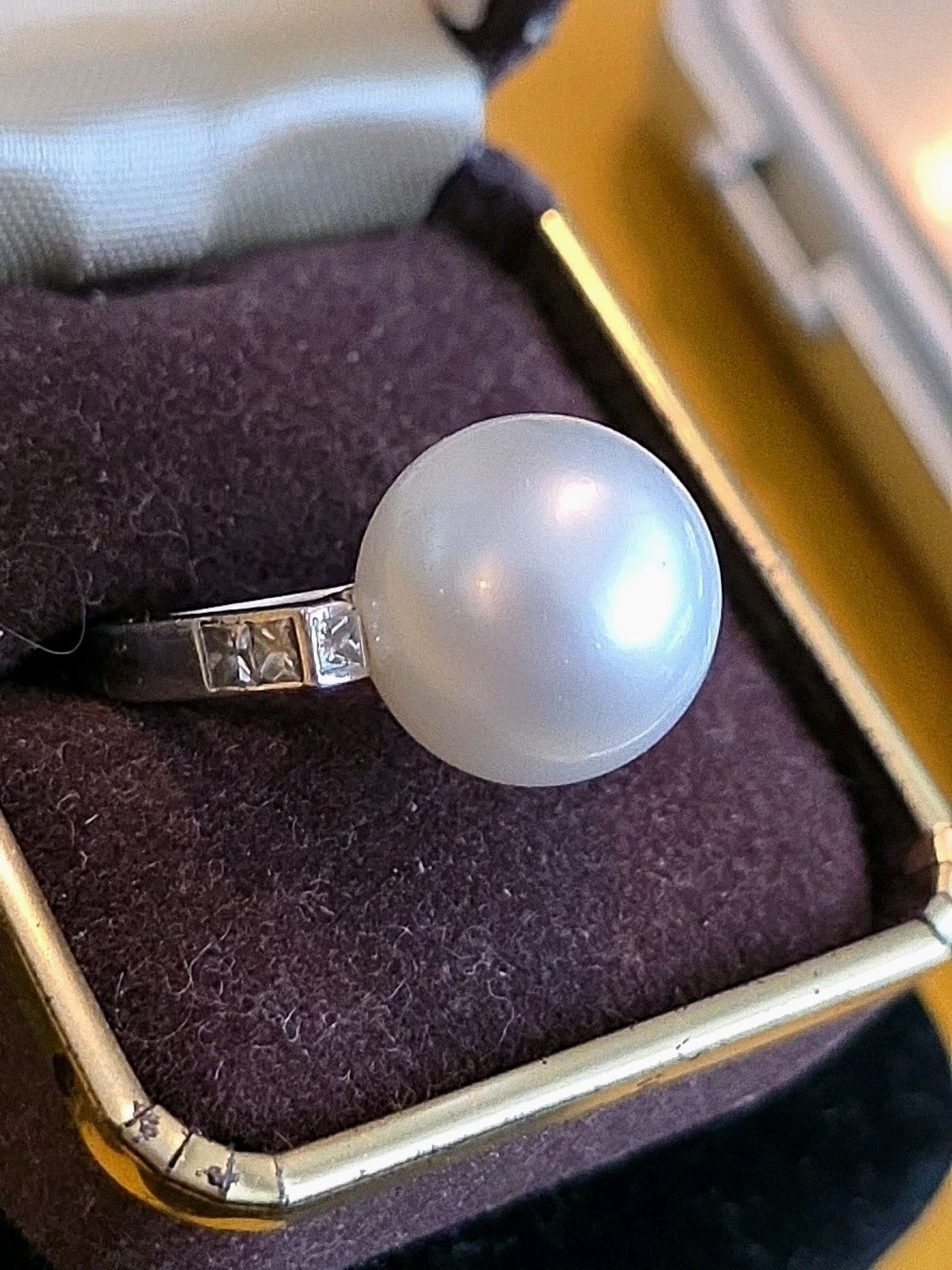 750 White 18k Gold Huge South Sea Pearl With Diamonds