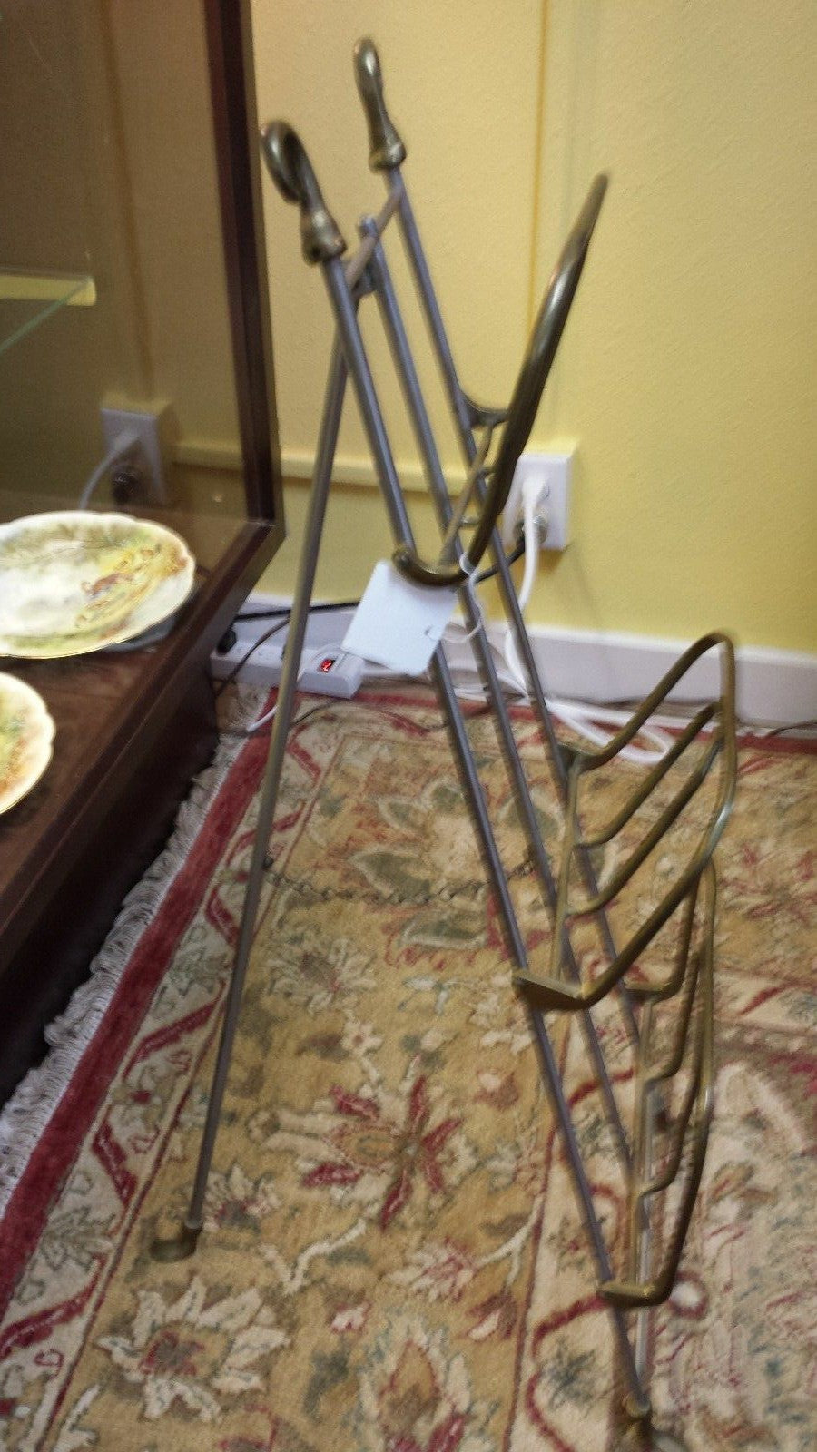 RETRO MID CENTURY BRASS FOLDING MAGAZINE RACK