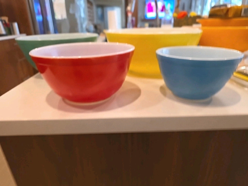 Vintage PYREX Nesting Mixing Bowl Set Yellow Green Red Blue