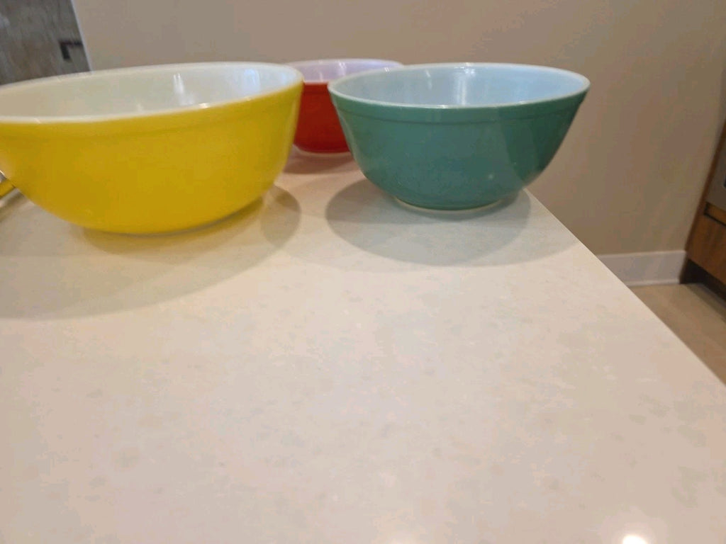 Vintage PYREX Nesting Mixing Bowl Set Yellow Green Red Blue