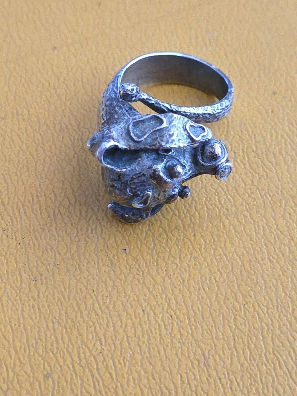 Vintage Italian Sterling  Silver Ring UNO A ERRE Dog Ring size 8.5