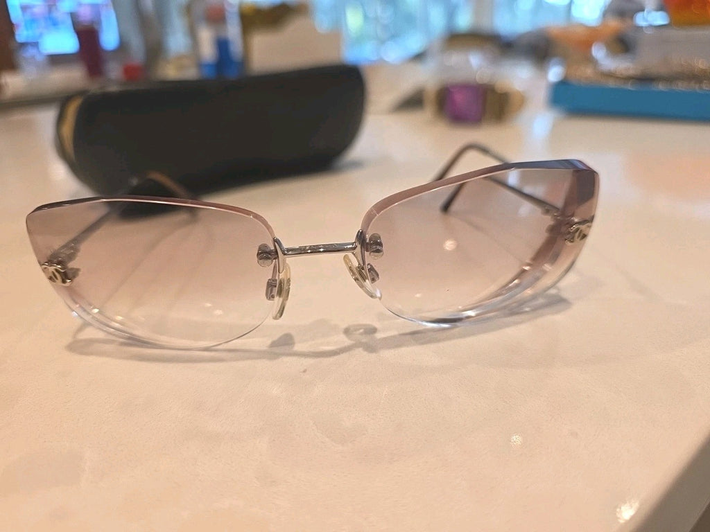 CHANEL Chanel Rimless Coco Mark Rhinestone Sunglasses 4017-D Pink gradient USED