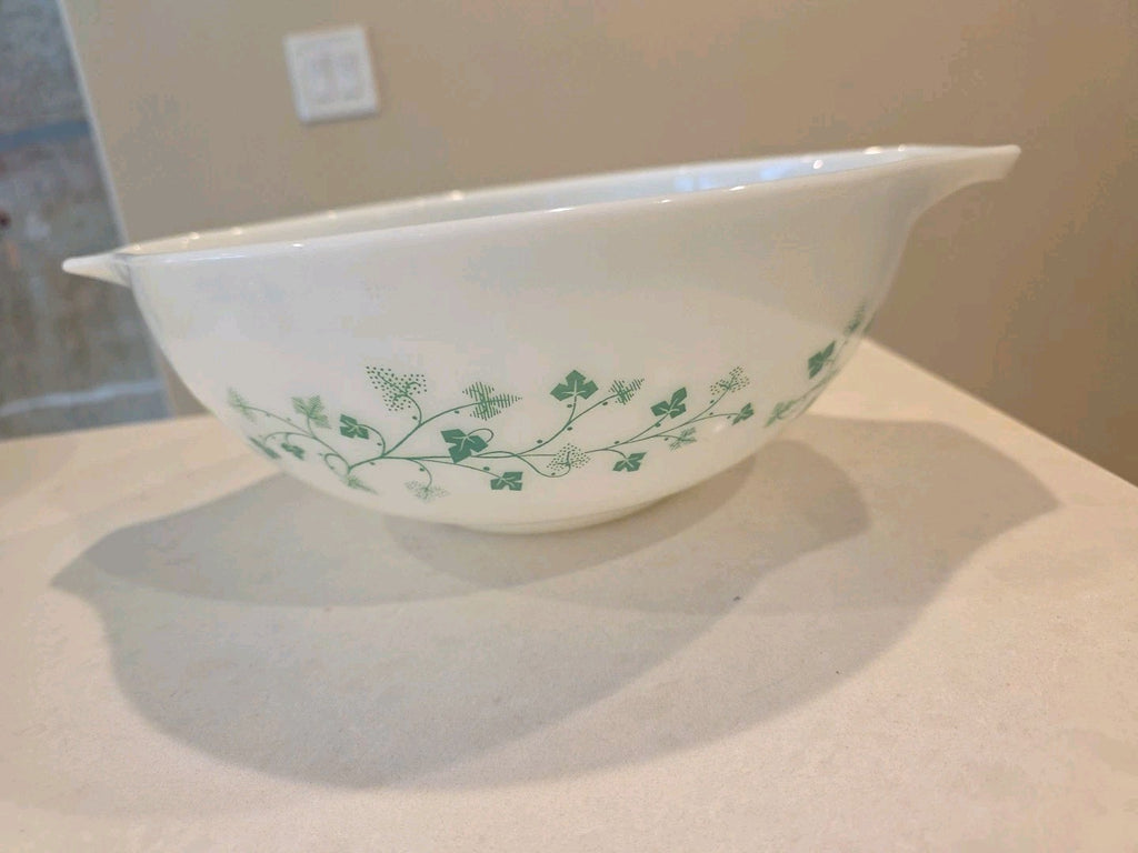Vintage PYREX Ivy Pattern 4 QT Cinderella Mixing Bowl 444 1964