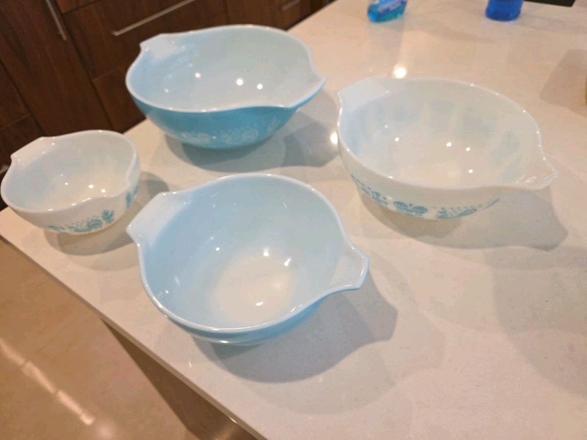1959 Pyrex Tourquoise Amish Butterprint Set of 4 Cinderella Mixing Bowls Vintage