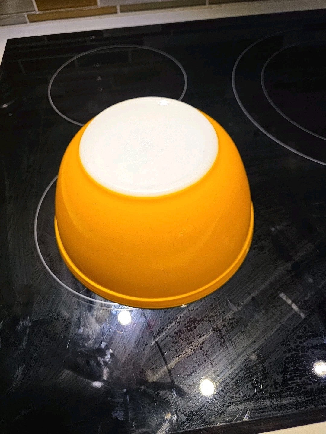 Vintage Pyrex #402 Yellow 7" Nesting Bowl 1.5 Quarts