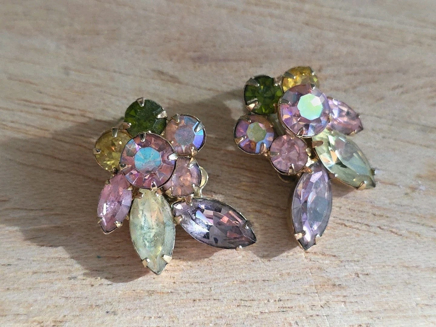 Vintage Weiss Watermelon Aurora Borealis Stunning Clip On Earrings