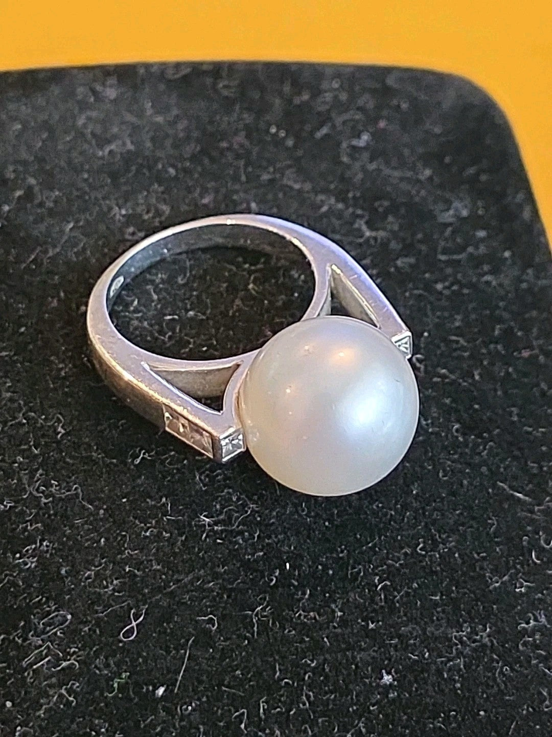 750 White 18k Gold Huge South Sea Pearl With Diamonds