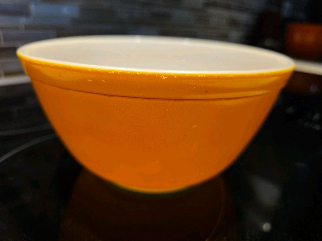 Vintage Pyrex #402 Yellow 7" Nesting Bowl 1.5 Quarts