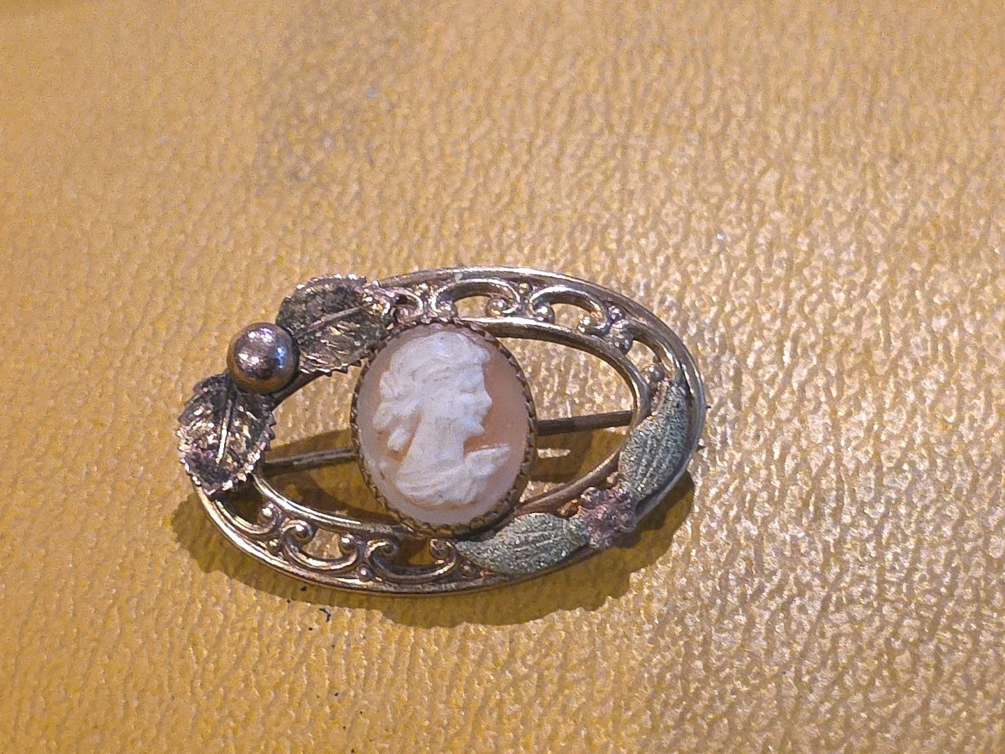 Vintage Art Deco Carved Shell CAMEO Bar Pin Brooch