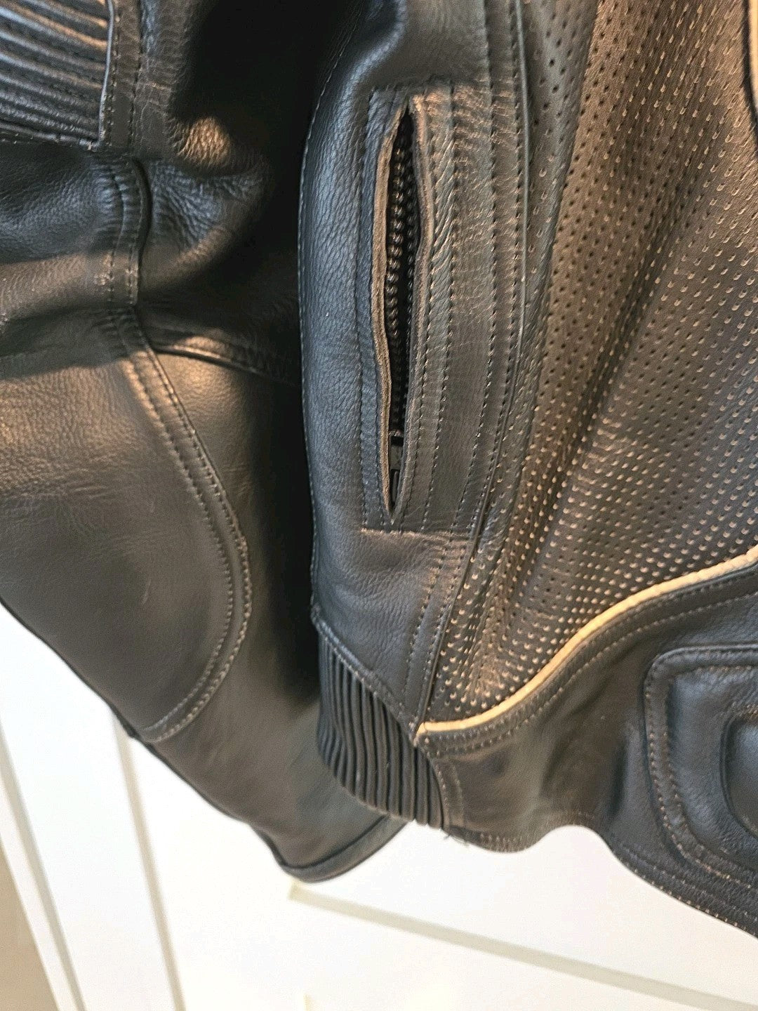 Vintage Frank Thomas Leather Jacket Size UK 48, EUR 58, MEDIUM Padded Nice