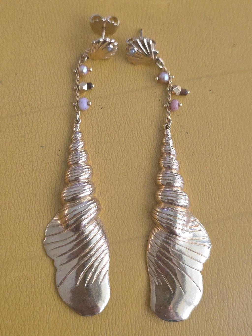 GORGEOUS RAREST VINTAGE GAS BIJOUX YELLOW GOLD PLATED SHELL EARRINGS