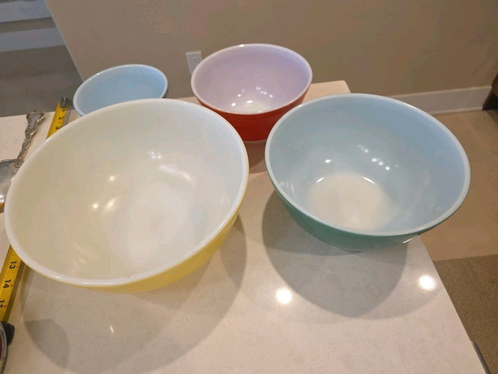 Vintage PYREX Nesting Mixing Bowl Set Yellow Green Red Blue