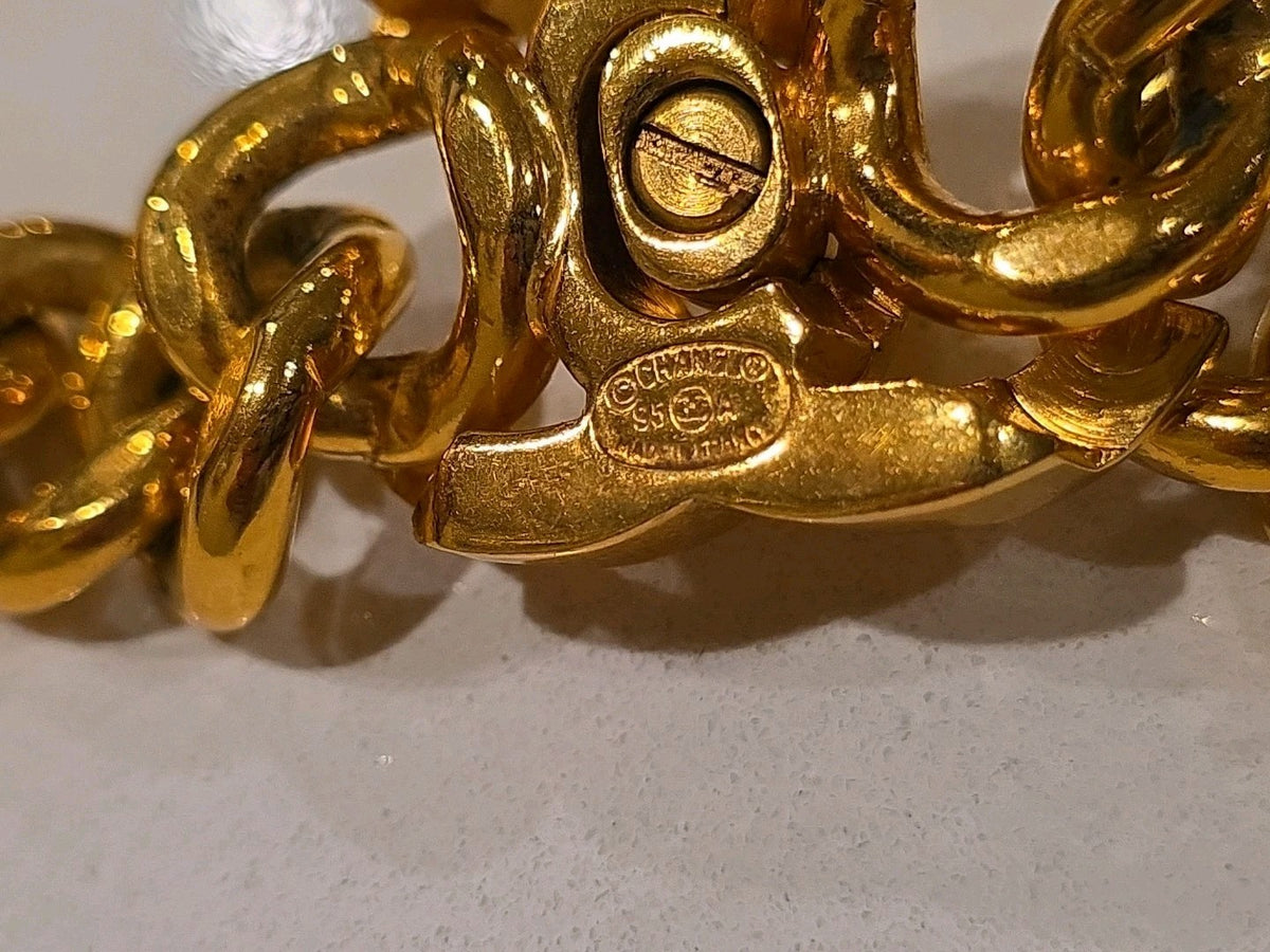 CHANEL 95A Iconic Gold Plated Logo CC Turnlock Thick Curb Chain Choker