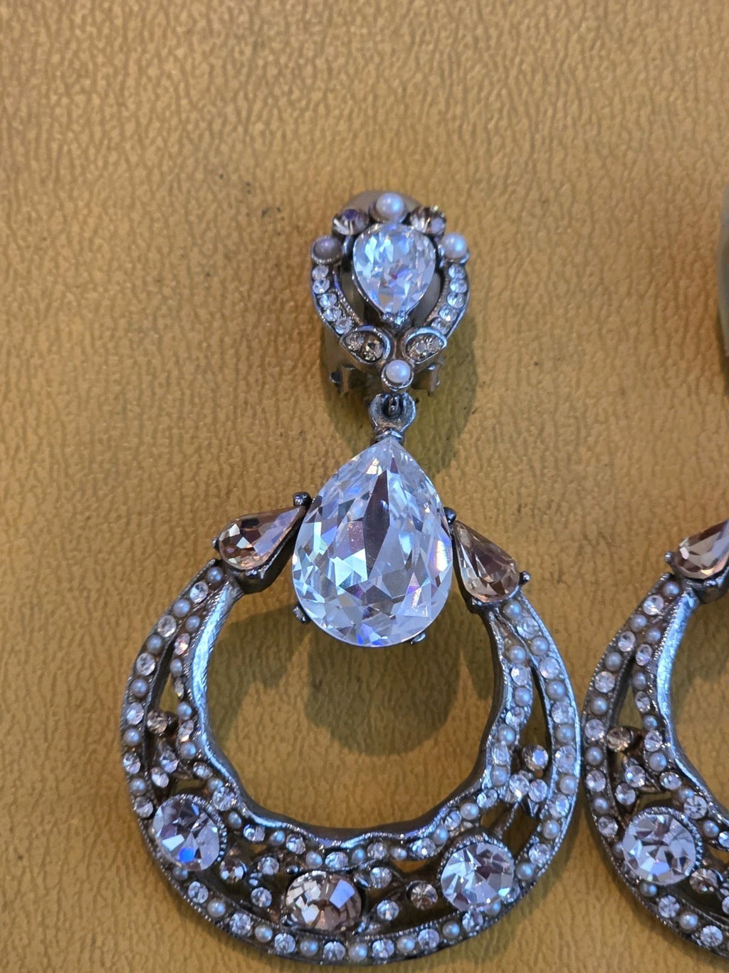 RARE DESIGNER JOSE & MARIA BARRERA JEWELED TEARDROP DANGLING CHANDELIER EARRINGS