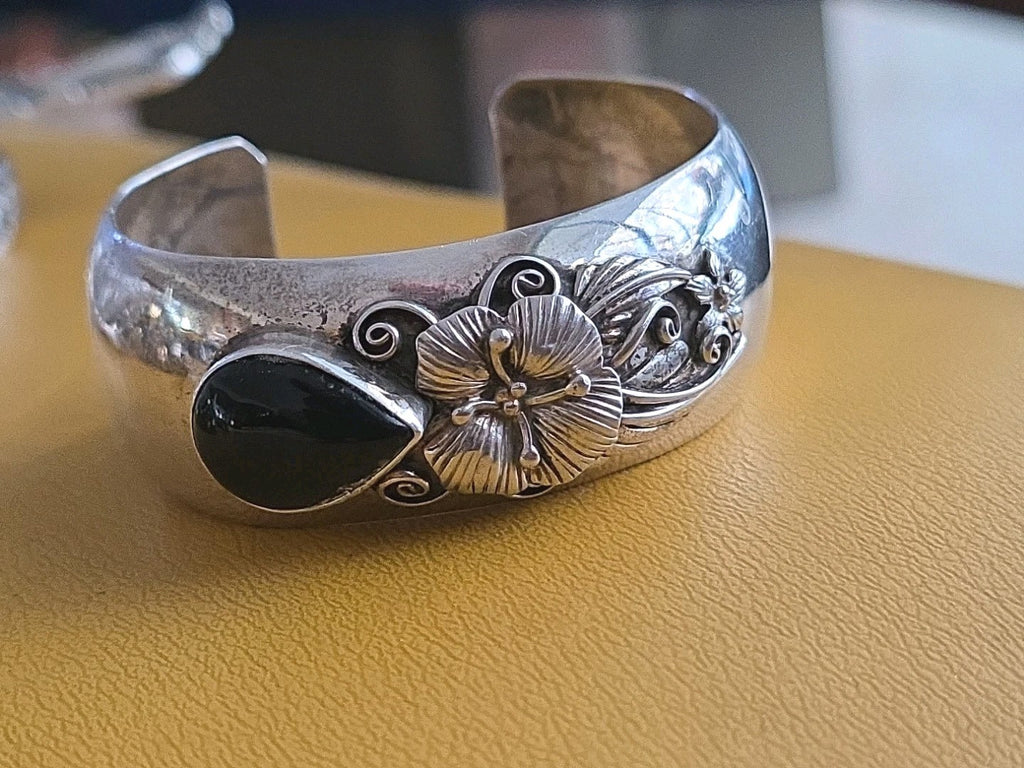 Southwest Native American BLACK ONYX STERLING SILVER CUFF BRACELET