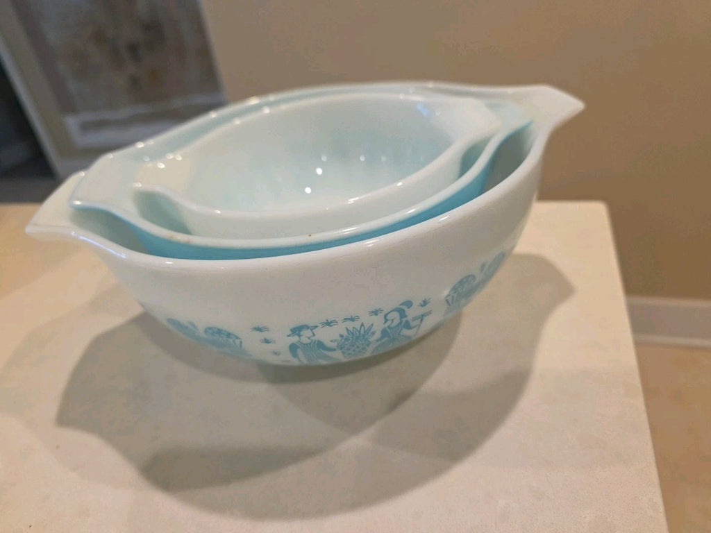 Pyrex Amish Butterprint Blue & White Cinderella Nesting Mixing Bowls Set Of 3