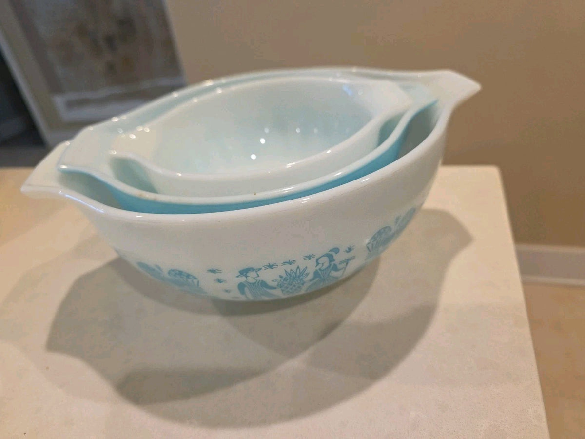 Pyrex Amish Butterprint Blue & White Cinderella Nesting Mixing Bowls Set Of 3
