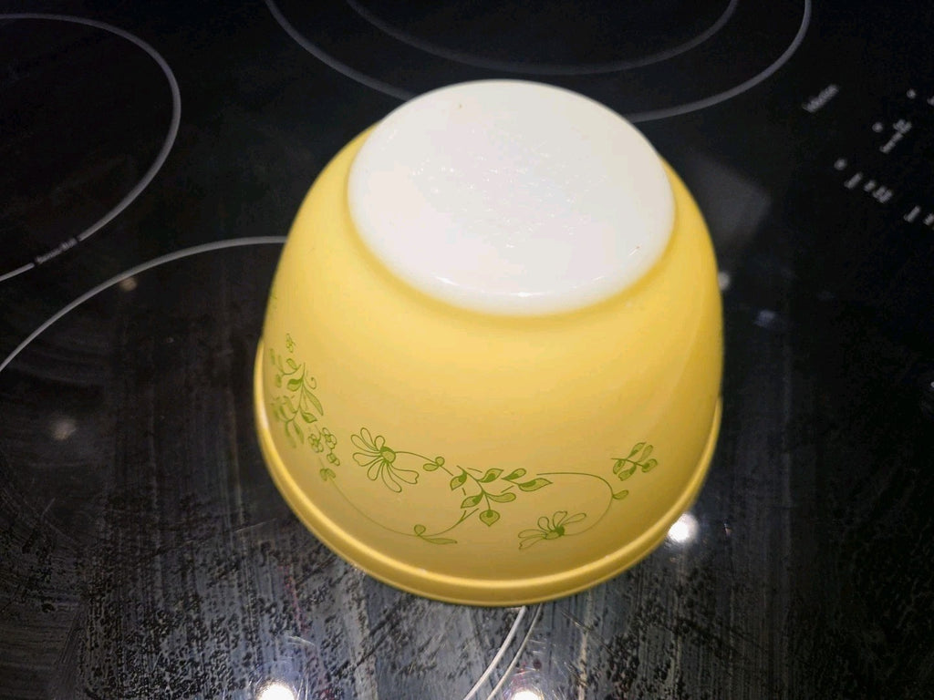 Vintage Pyrex Shenandoah Yellow Green Daisy Flowers #401 Mixing Bowl