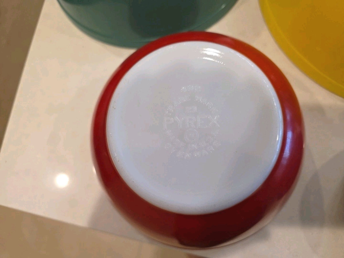 Vintage PYREX Nesting Mixing Bowl Set Yellow Green Red Blue