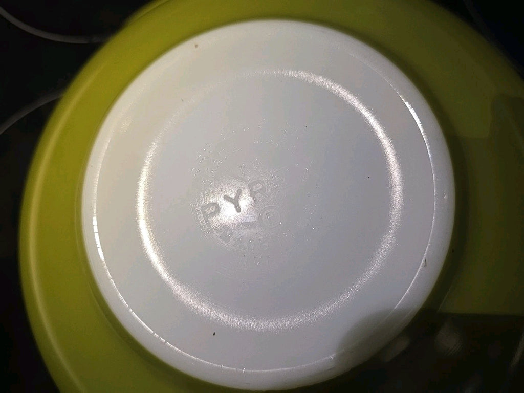 Vintage PYREX #443 Green nesting 8 3/4" MIXING BOWL 2.5 qt  Handle Ovenware USA