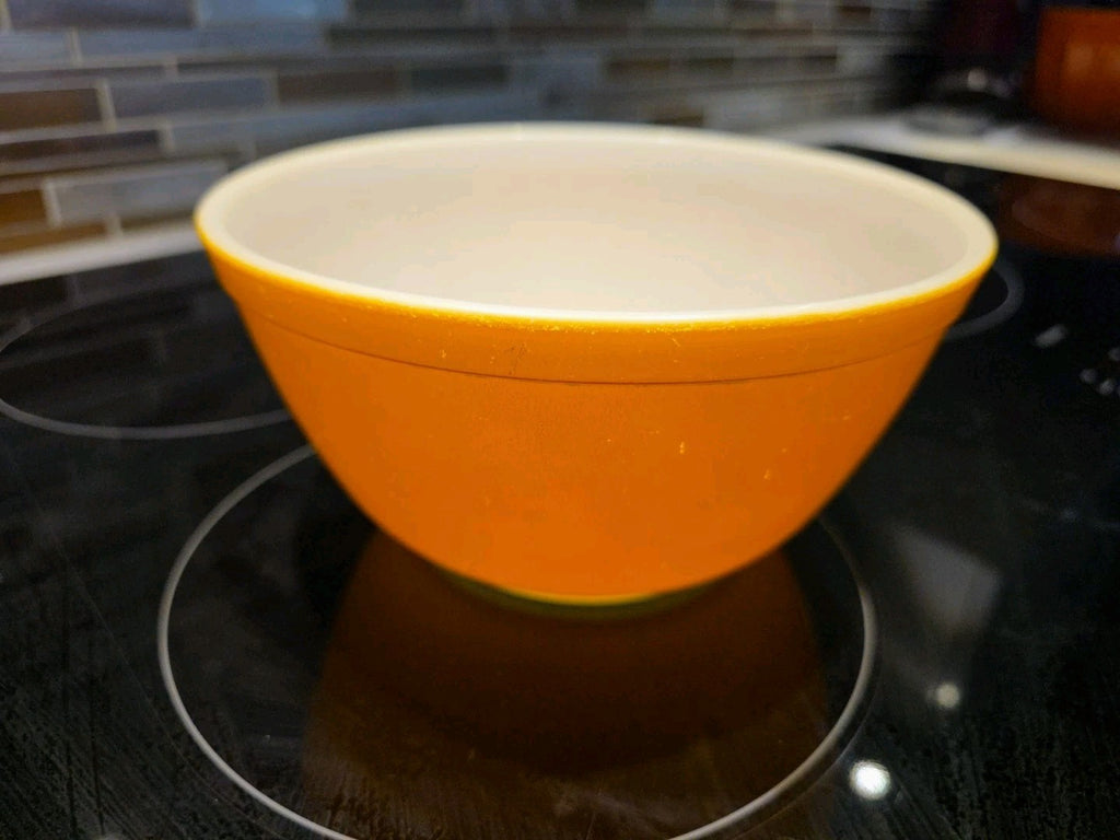 Vintage Pyrex #402 Yellow 7" Nesting Bowl 1.5 Quarts