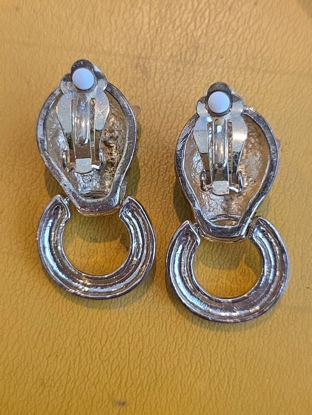 1980's Rhinestone Door Knocker Jaguar Clip on Earrings Gold/Black Head
