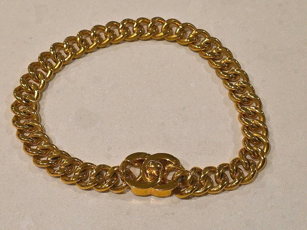 CHANEL 95A Iconic Gold Plated Logo CC Turnlock Thick Curb Chain Choker