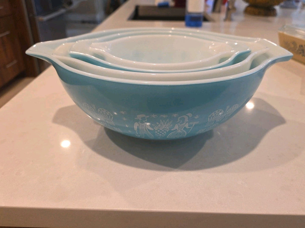1959 Pyrex Tourquoise Amish Butterprint Set of 4 Cinderella Mixing Bowls Vintage